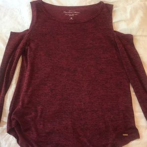Super cute Hollister cold shoulder shirt!!